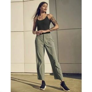 Athleta women’s green tribeca utility crop pants laurel olive green size 12